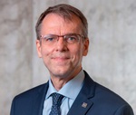 Dr. Oriol Amat